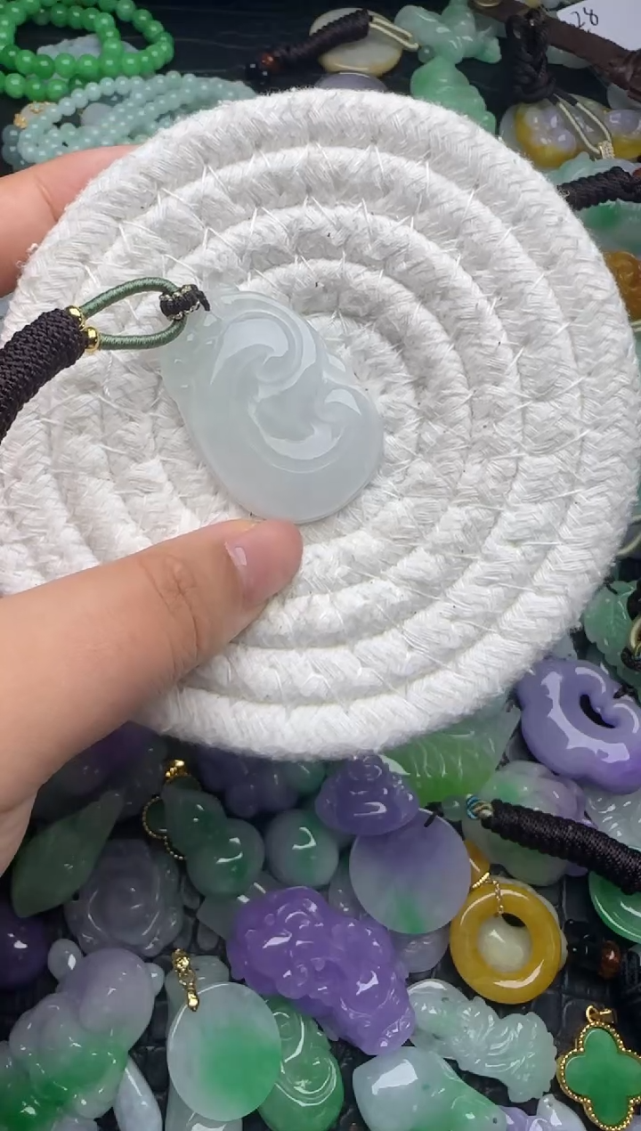 颈饰未镶嵌翡翠缅甸翡翠吊坠