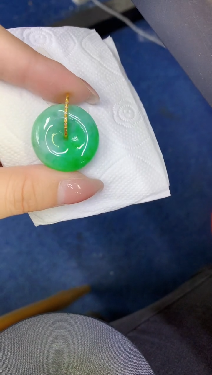 颈饰18K金镶嵌翡翠缅甸天然翡翠A货