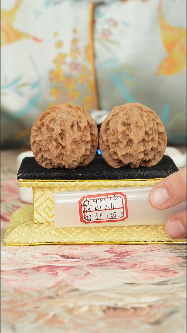 【闪购商品】文玩核桃把件苹果园