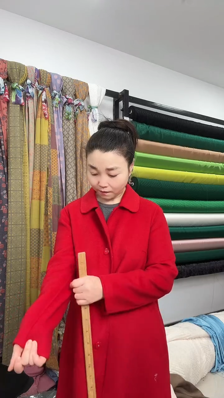 羊毛香*纱纯羊毛红色大衣L码1件199元