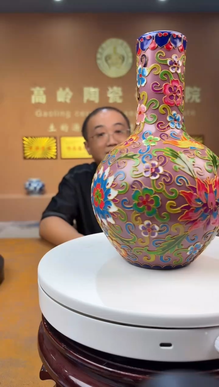 摆件景德镇陶瓷团花天球瓶