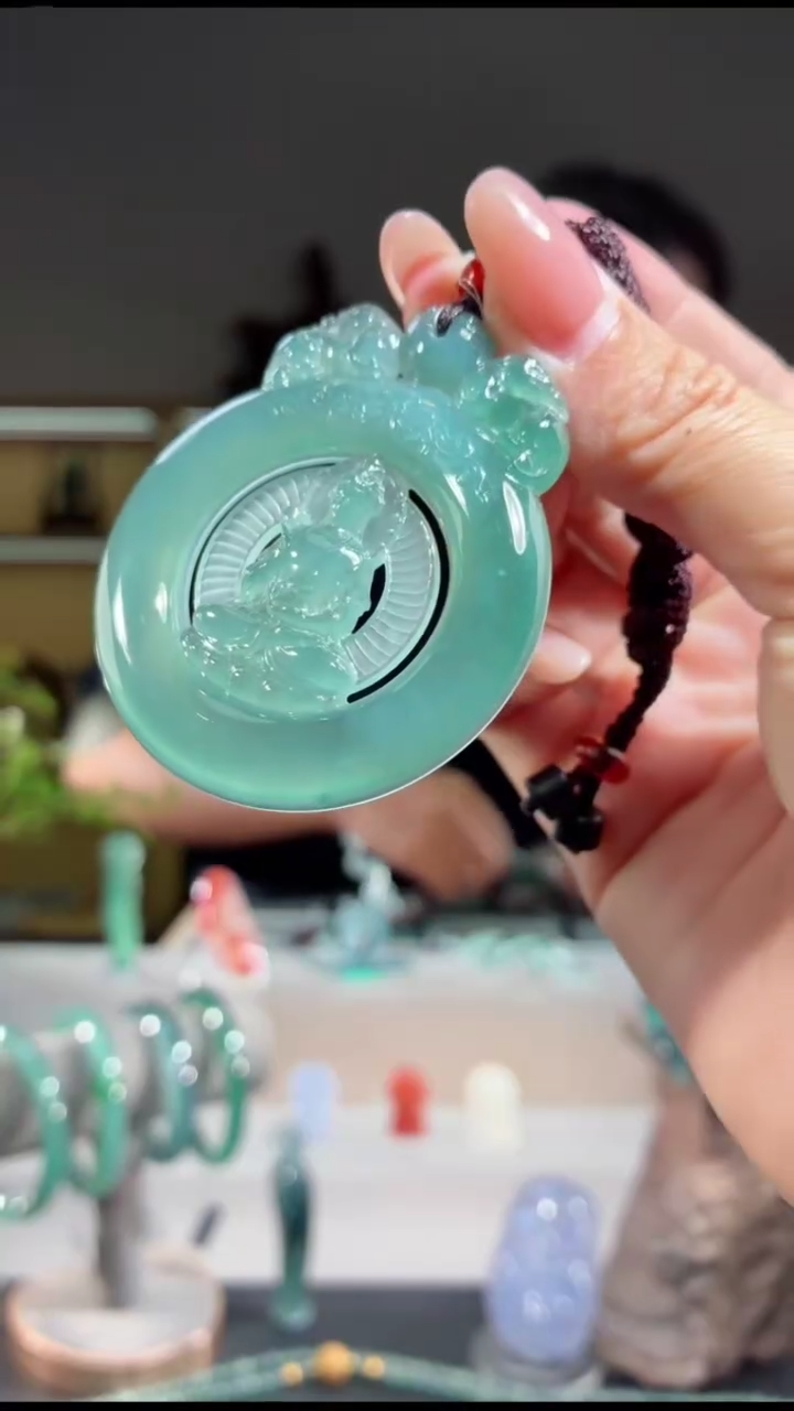 吊坠(不含链)未镶嵌翡翠观音（多样性发其一）