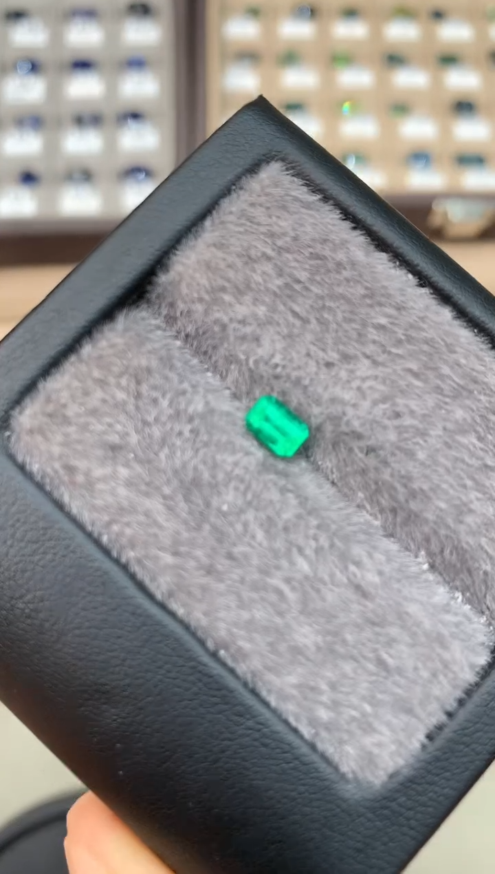 【闪购商品】定制祖母绿裸石未镶嵌0.44ct 潘杰希尔祖母绿