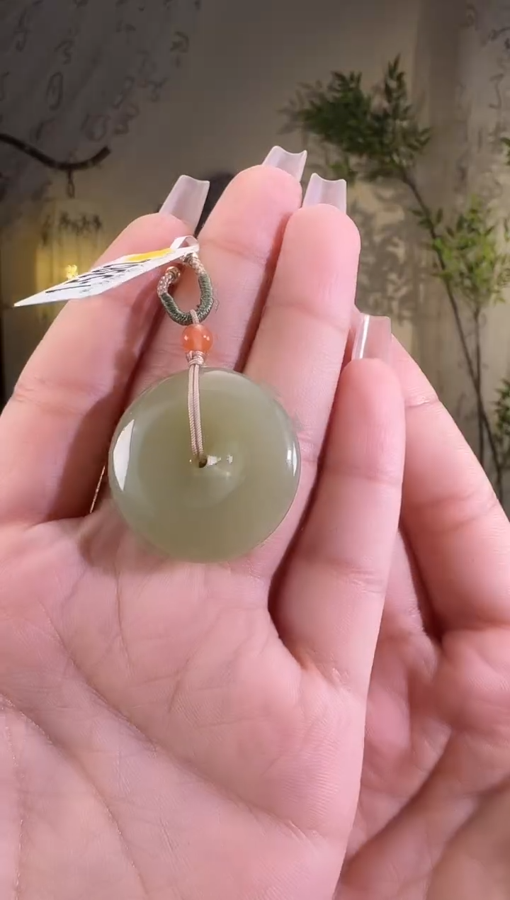 【闪购商品】和田玉颈饰未镶嵌平安扣带草花