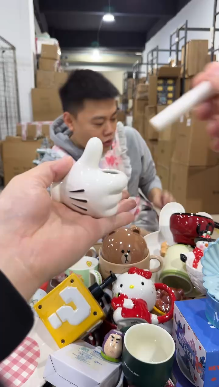 瓷片原盒米奇手牙刷架