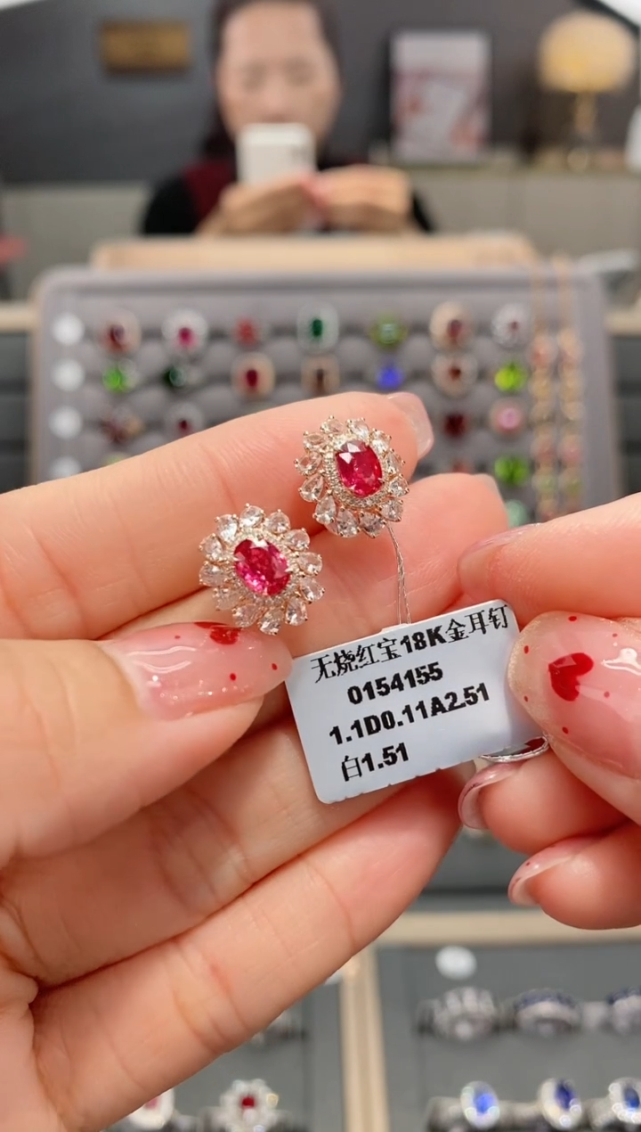 【闪购商品】红宝石耳饰18K金镶嵌1. 1  