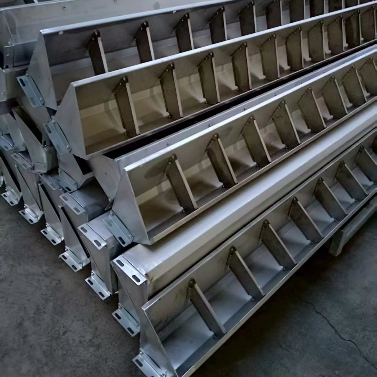 加厚不锈钢双面保育食槽自动采食槽干湿两用猪用饲料槽