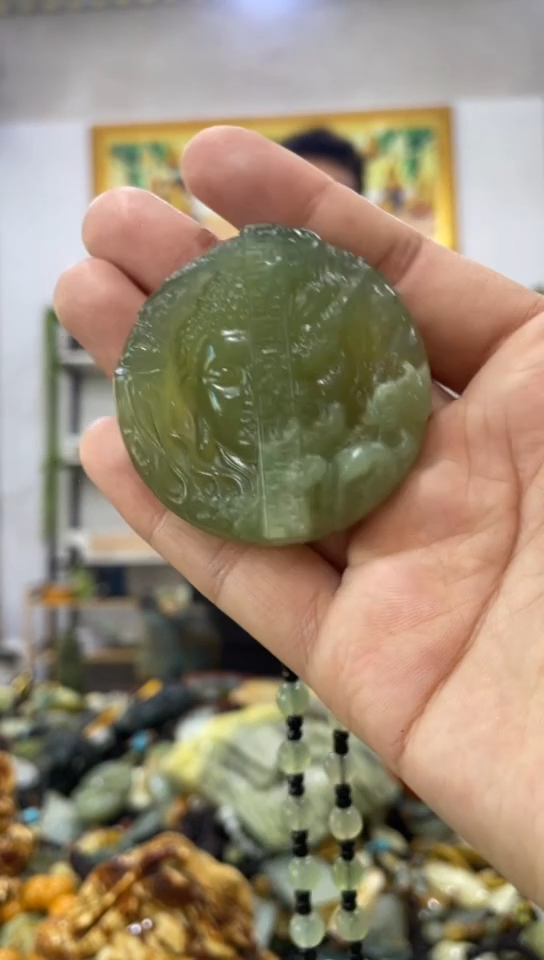 未镶嵌岫玉吊坠 