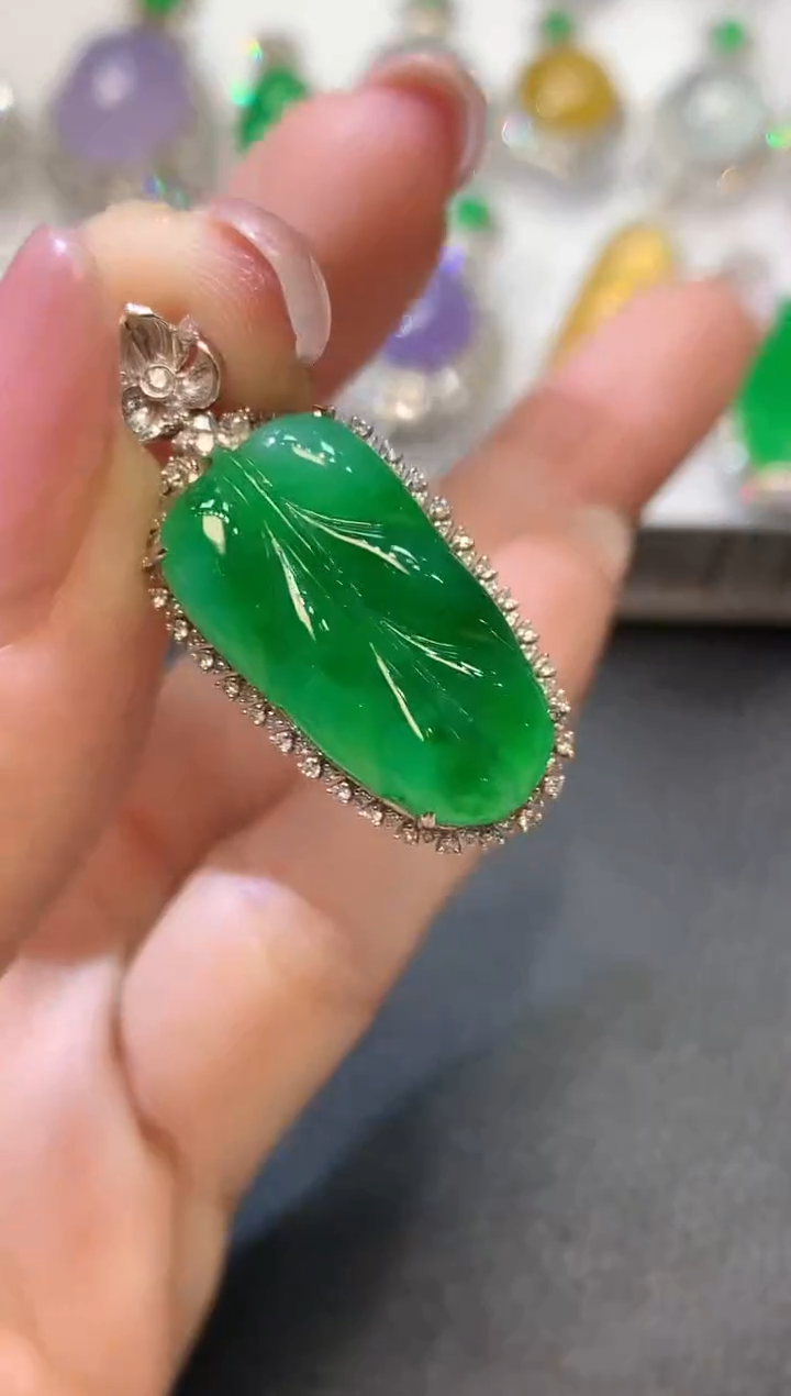 【闪购商品】翡翠吊坠(不含链)18K金镶嵌C36