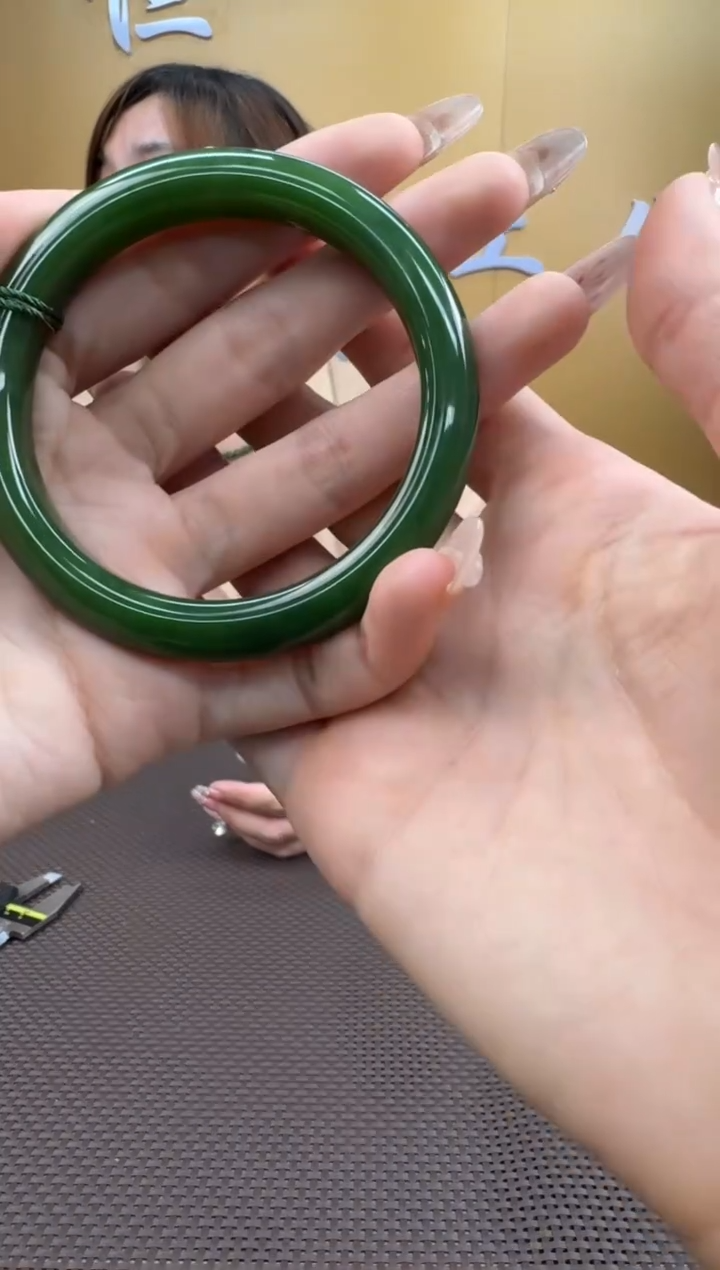 【闪购商品】和田玉手镯未镶嵌61