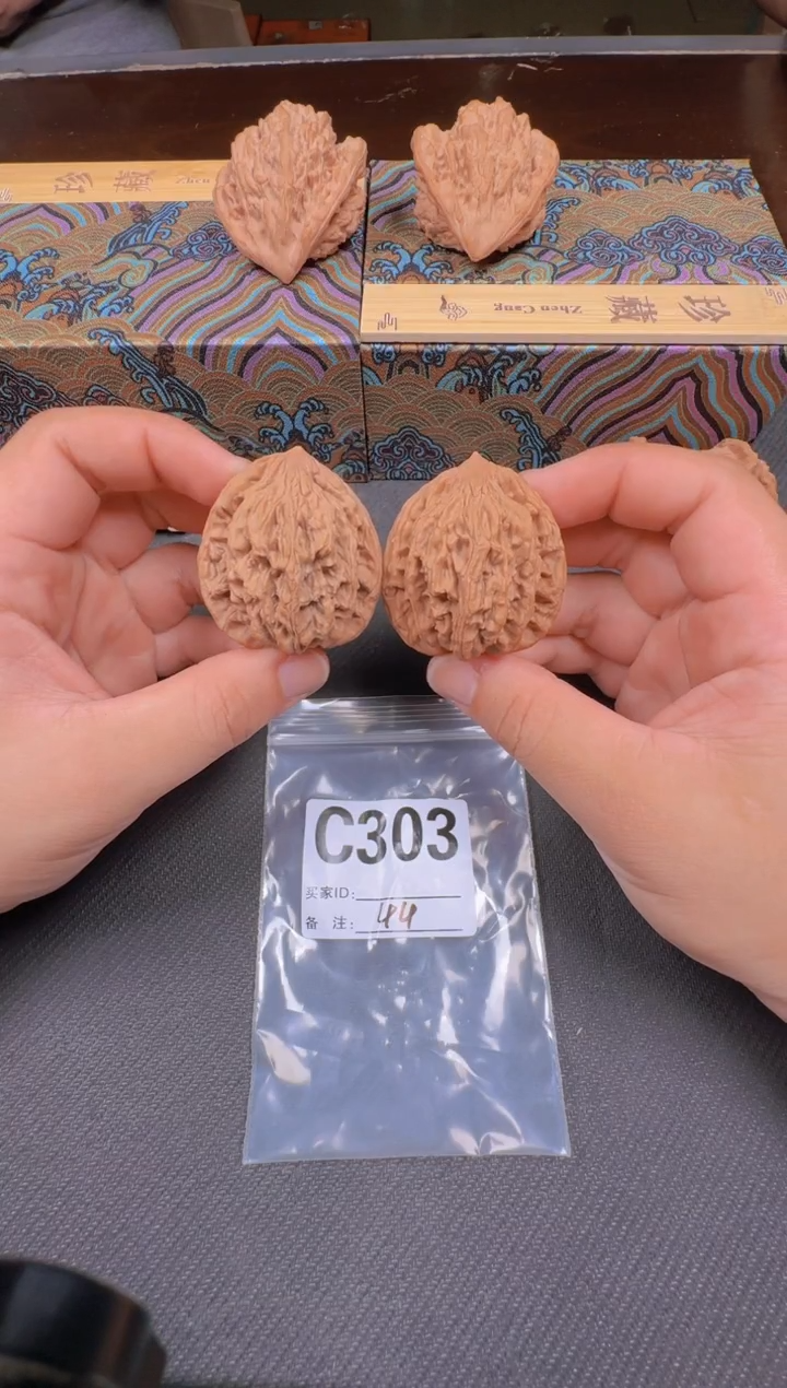 吊坠文玩核桃44麦虎303