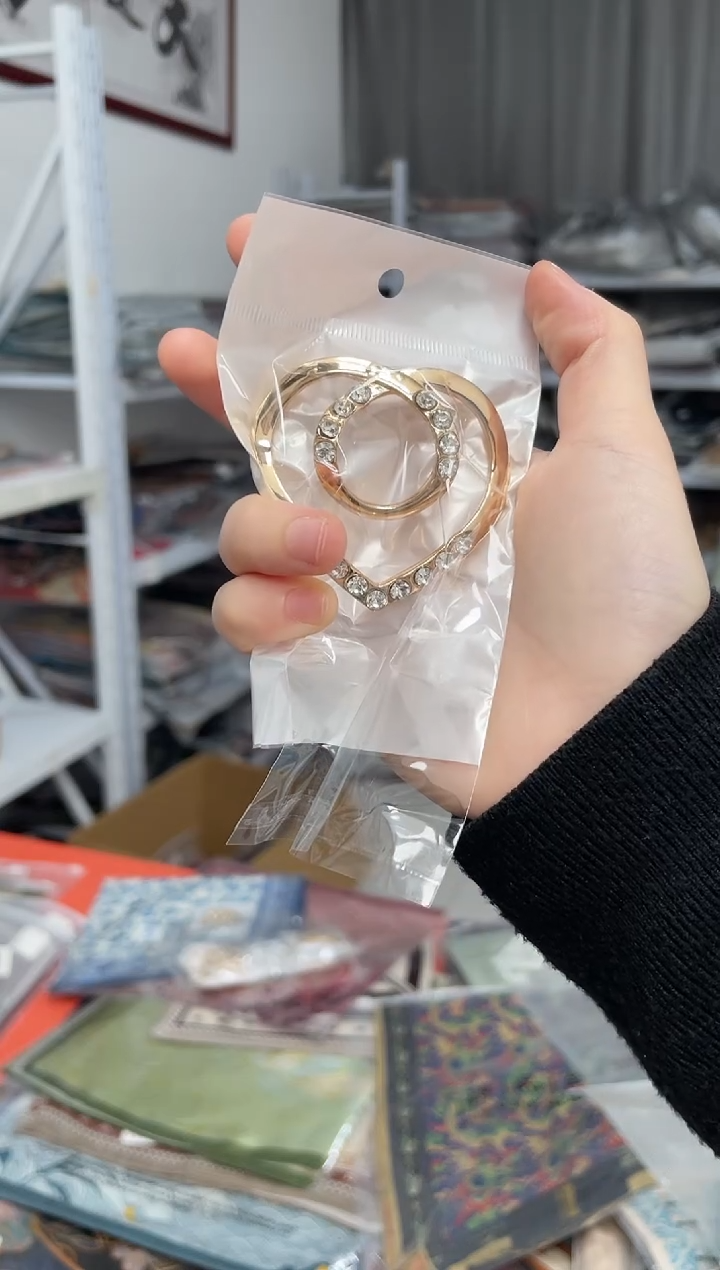 丝绸丝巾扣         