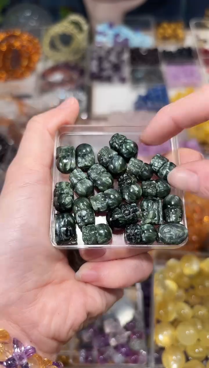 水晶手串未镶嵌绿龙晶貔貅一个约卡9