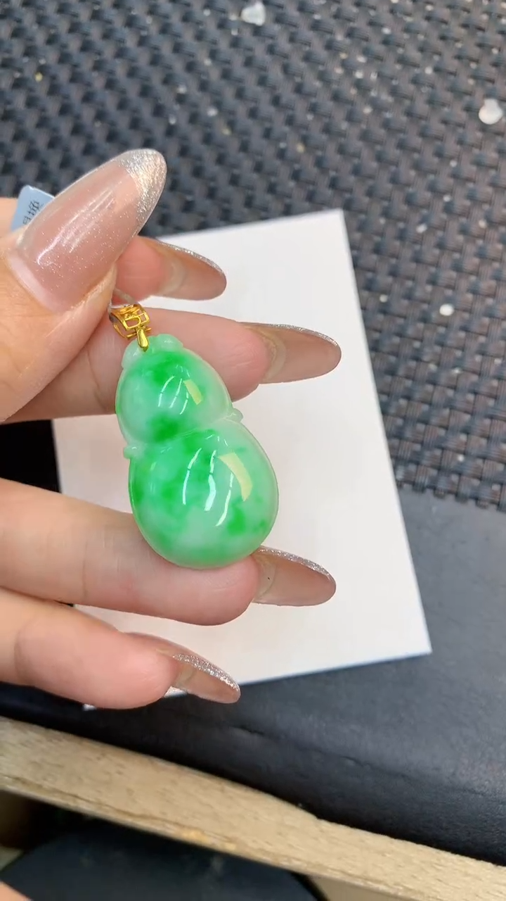 颈饰18K金镶嵌翡翠1