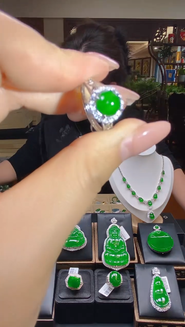 【闪购商品】翡翠吊坠(不含链)未镶嵌翡翠吊坠