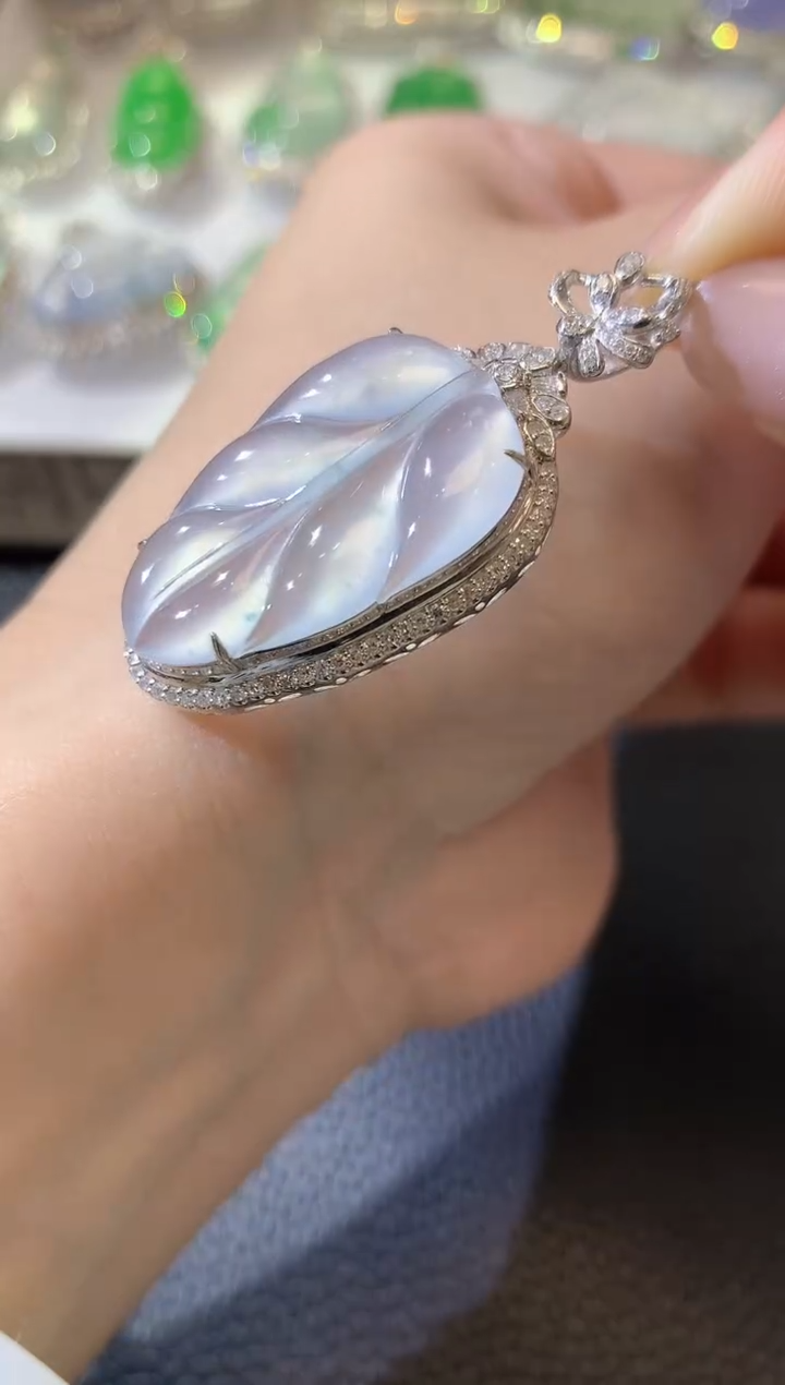 【闪购商品】翡翠吊坠(不含链)18K金镶嵌B4