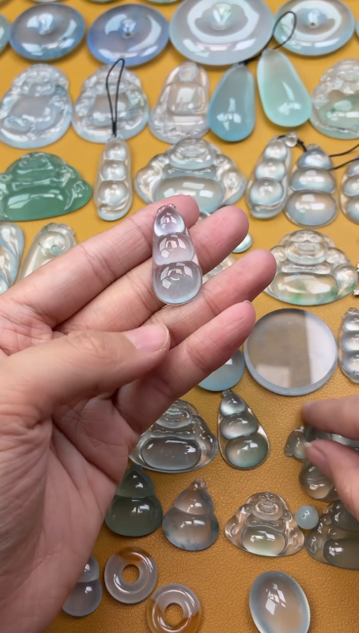 吊坠(不含链)未镶嵌翡翠60 豆子 31.8 15.6 5.1