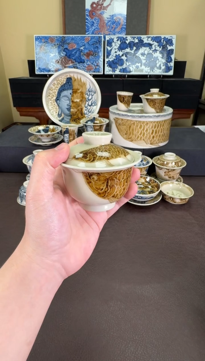 【闪购商品】釉里金金龙鱼纹盖碗