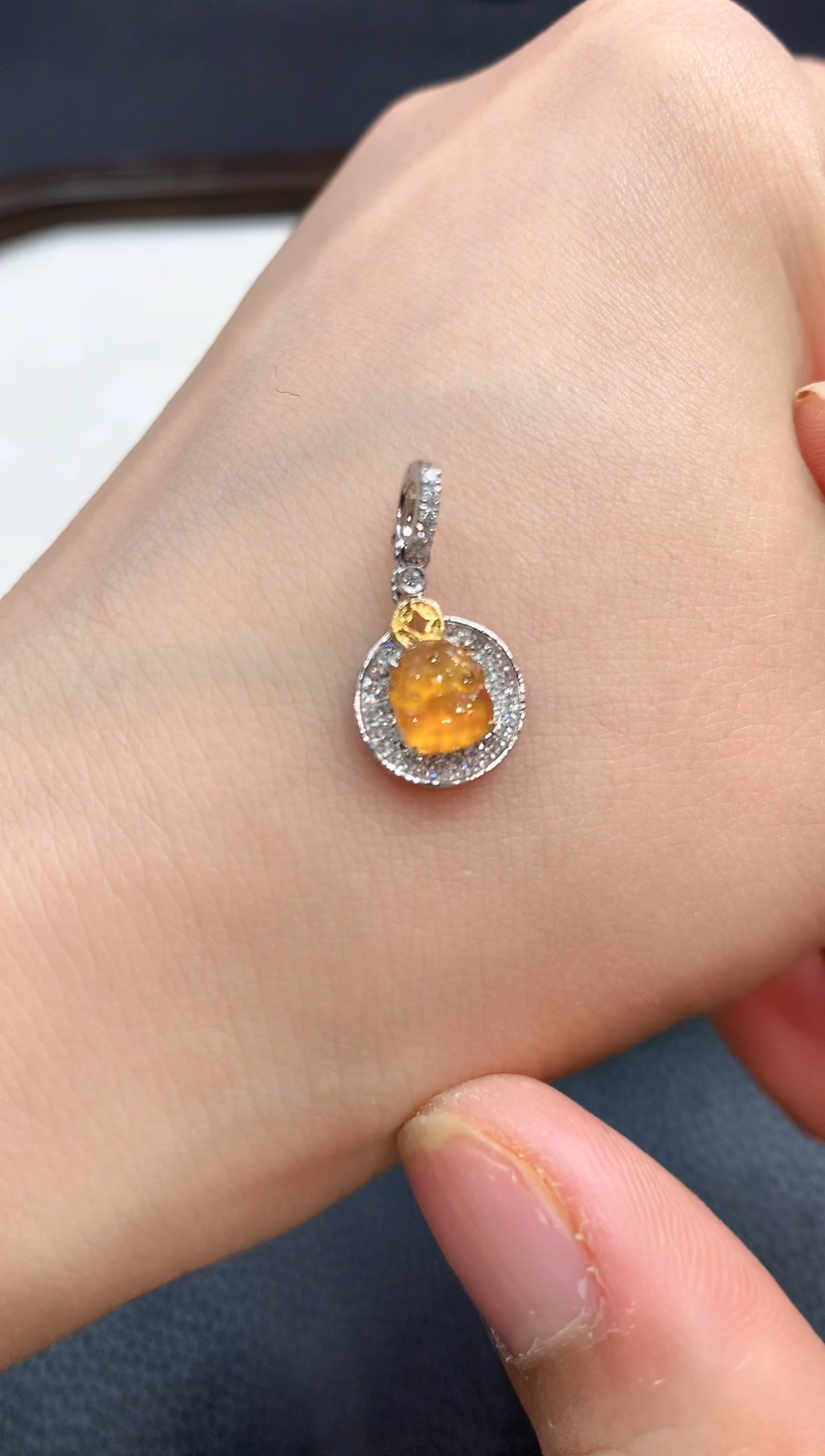 【闪购商品】翡翠吊坠(不含链)18K金镶嵌m3不退换  