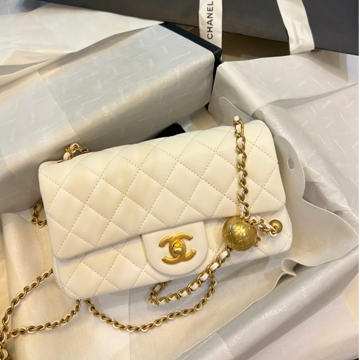 99新 Chanel/香奈儿 蔚蓝/白金 金球大mini 斜挎包 芯片