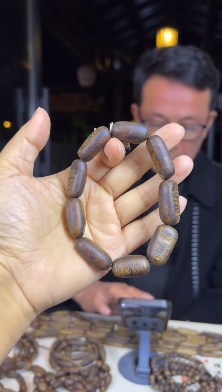 沉香手串卡1.3/16克蓝宝石留疤多样性发货一条