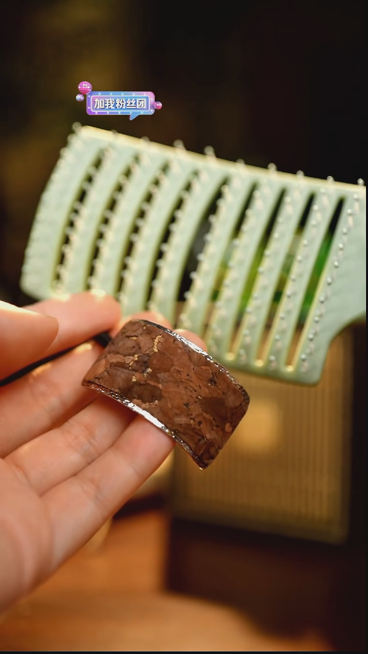 刺绣私人定制苗族手工木质发绳和梳子