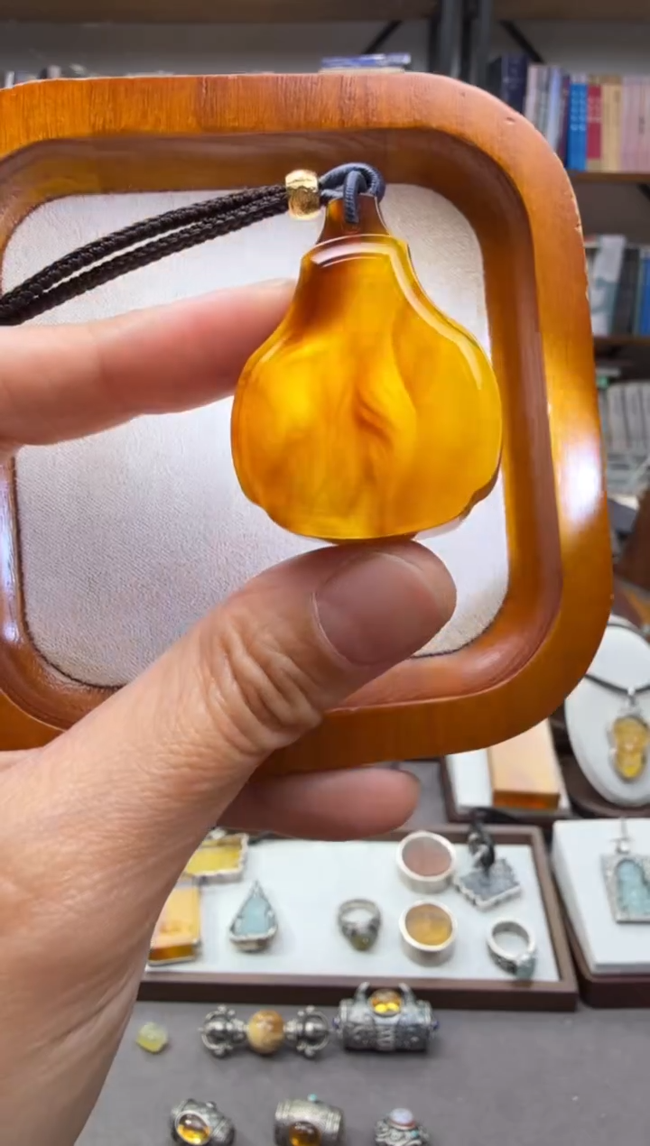 琥珀颈饰未镶嵌无事牌