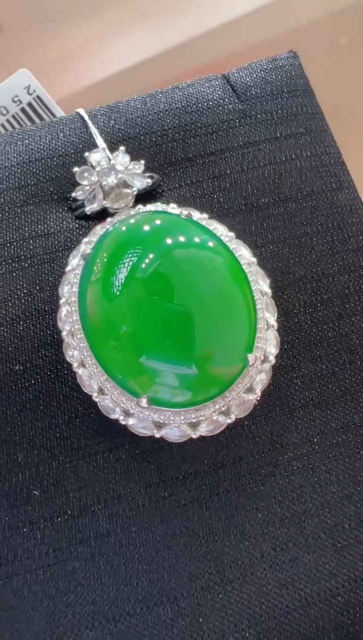 【闪购商品】翡翠吊坠(不含链)18K金镶嵌