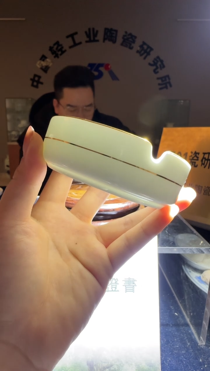 瓷滑石子描金烟灰缸