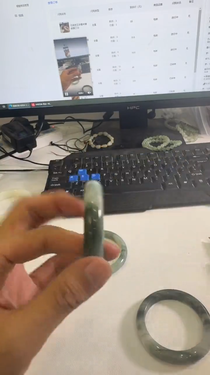 石英质玉手镯未镶嵌圈口58