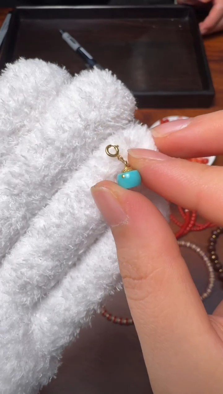 18K金镶嵌绿松石颈饰松石侧挂