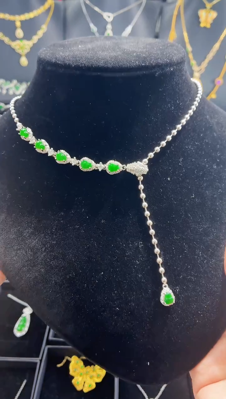 翡翠未镶嵌颈饰项链