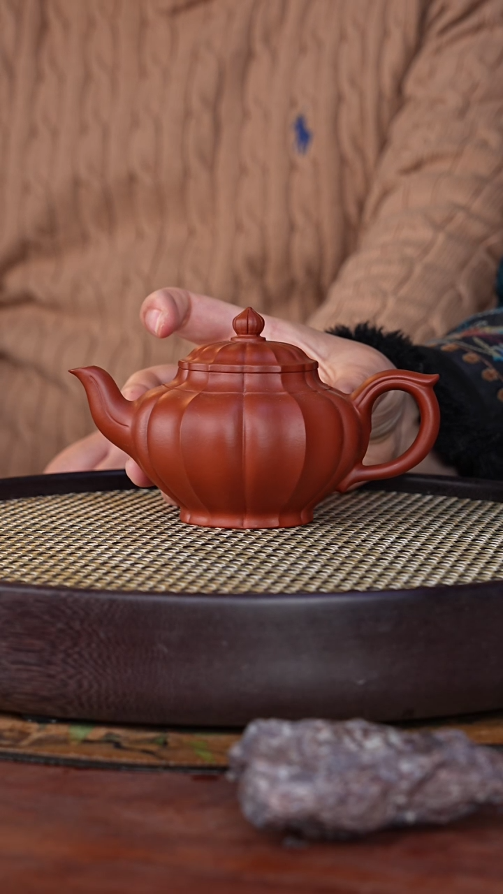 【闪购商品】紫砂茶壶洪滔18-70 朱泥筋纹笑樱