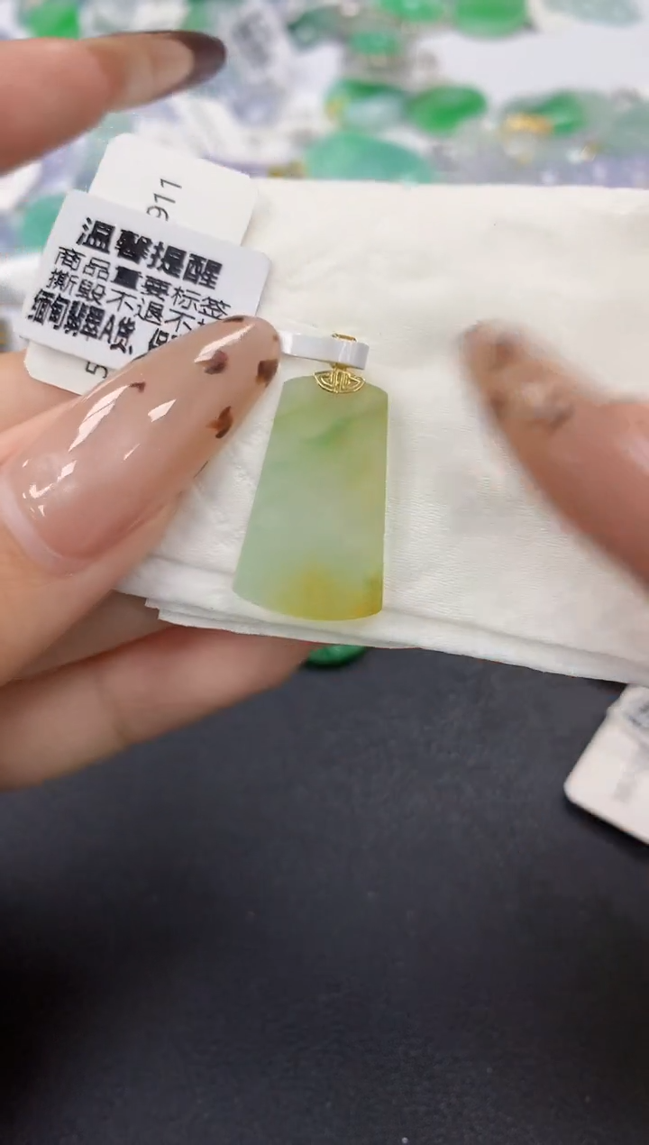 颈饰18K金镶嵌翡翠a货假一赔三支持复检百元上9元证书费自理