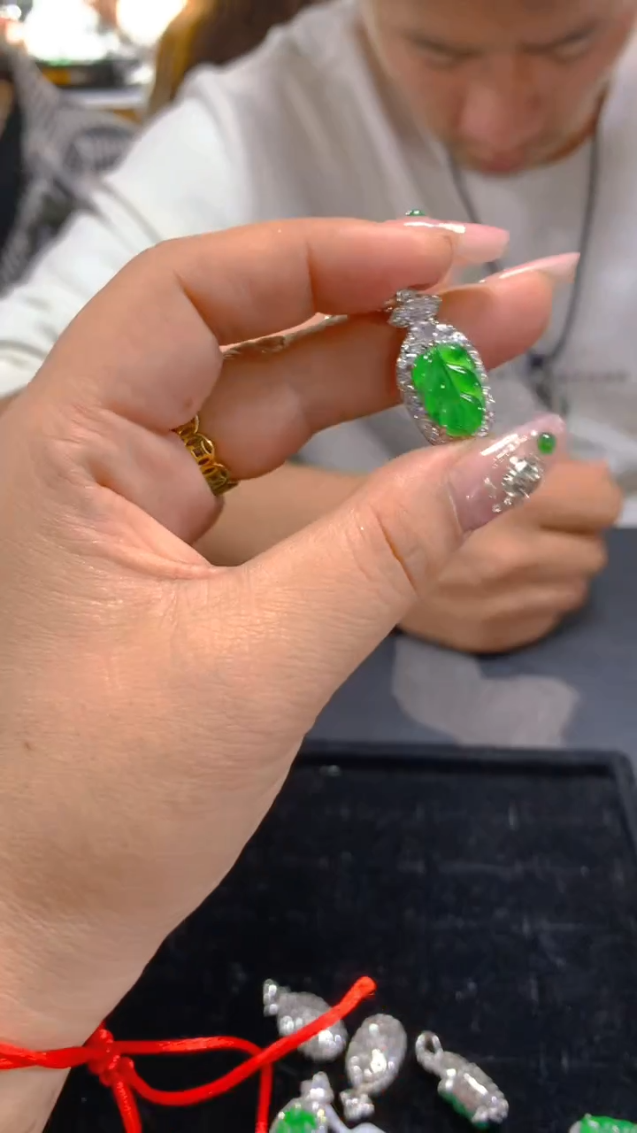 【闪购商品】翡翠颈饰未镶嵌1051769049多样性发其一