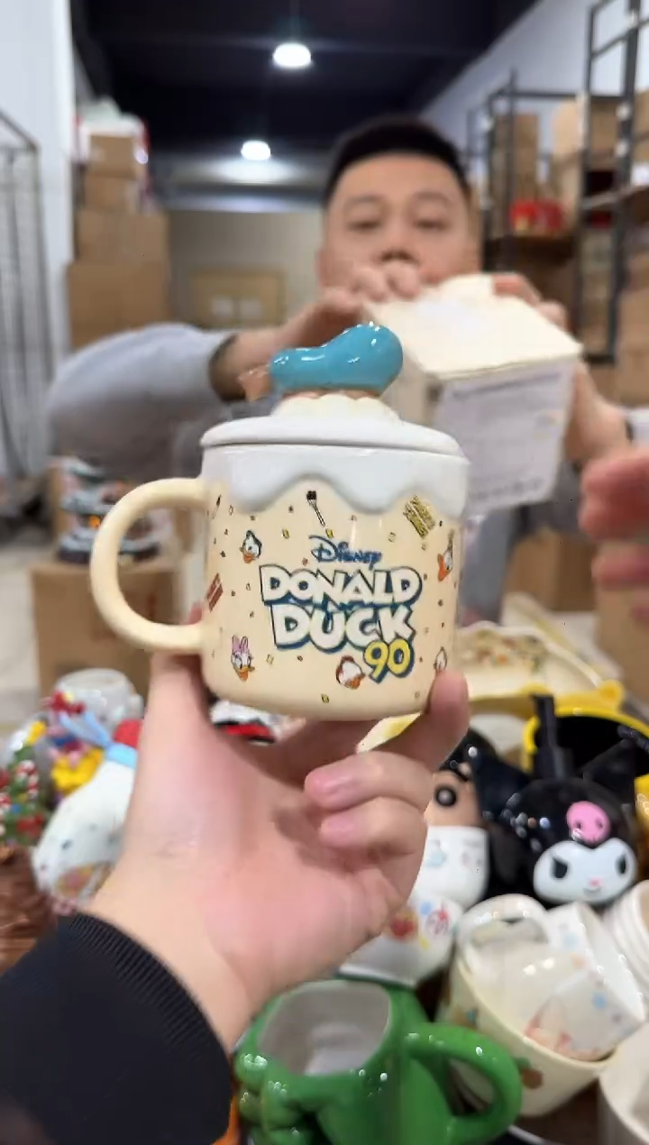 瓷片原盒唐老鸭90周年水杯