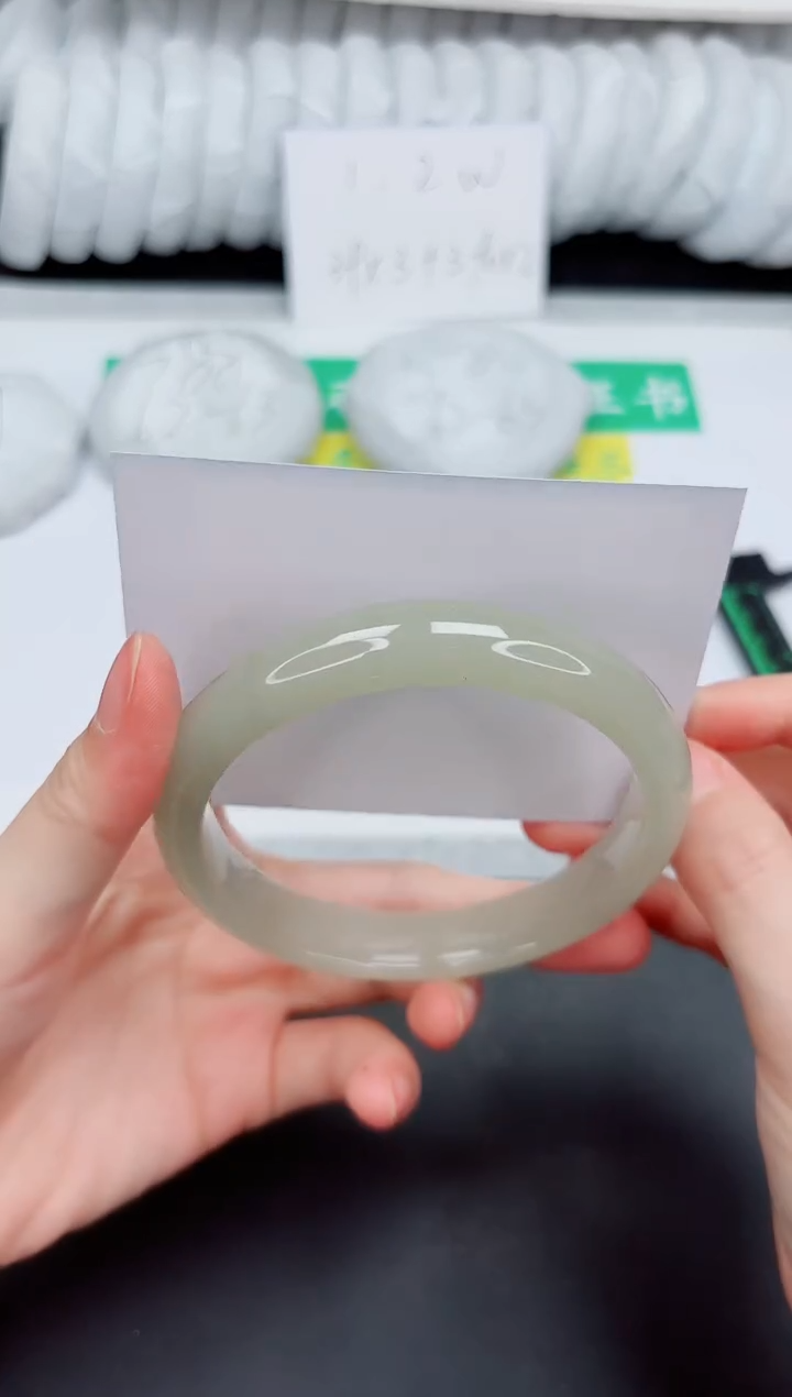 石英质玉手镯未镶嵌64-62.5D2