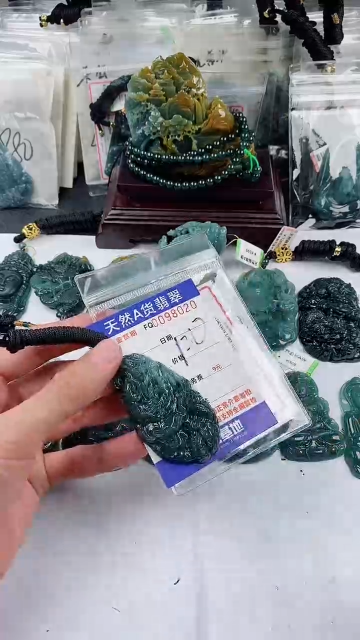 【闪购商品】翡翠颈饰未镶嵌           