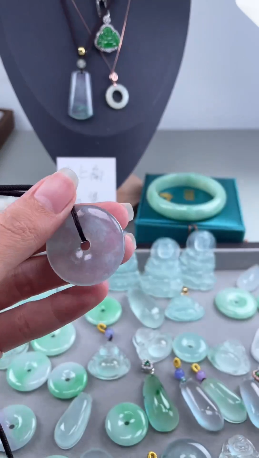 无非金属精美吊坠