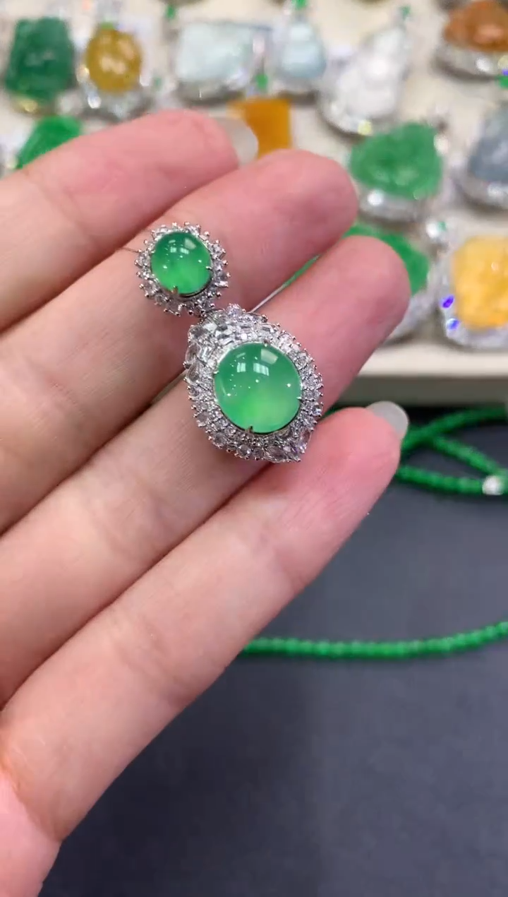 【闪购商品】翡翠吊坠(不含链)18K金镶嵌q504     