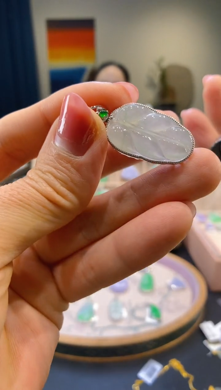 【闪购商品】翡翠吊坠(不含链)18K金镶嵌叶子