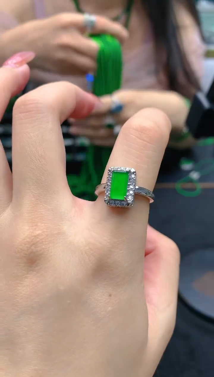 翡翠未镶嵌颈饰天然A货翡翠