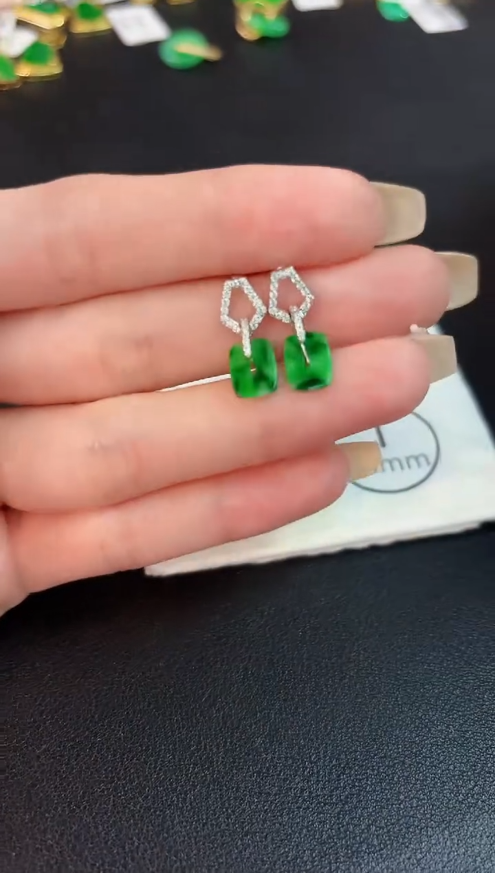 翡翠未镶嵌耳饰缅料A货/多样性发货/一件