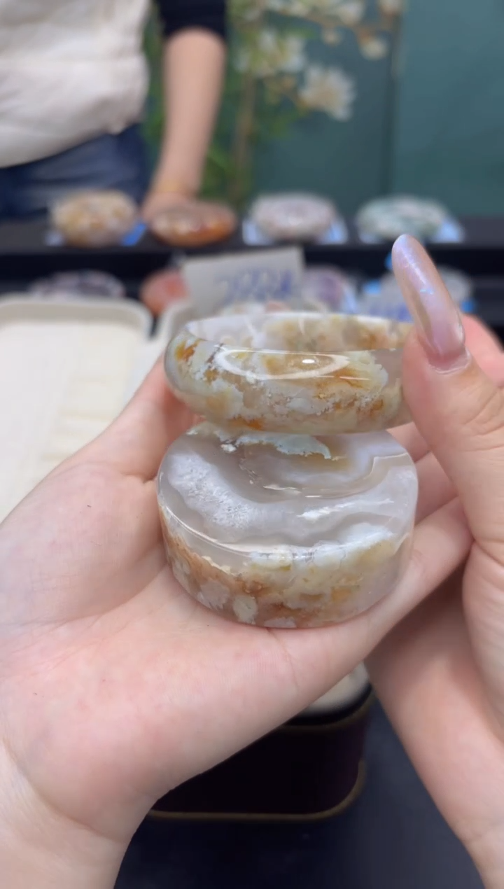 石英质玉未镶嵌手镯A33(61圈赠送镯心)