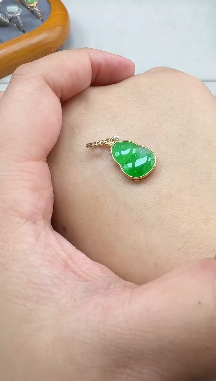 【闪购商品】翡翠颈饰18K金镶嵌葫芦