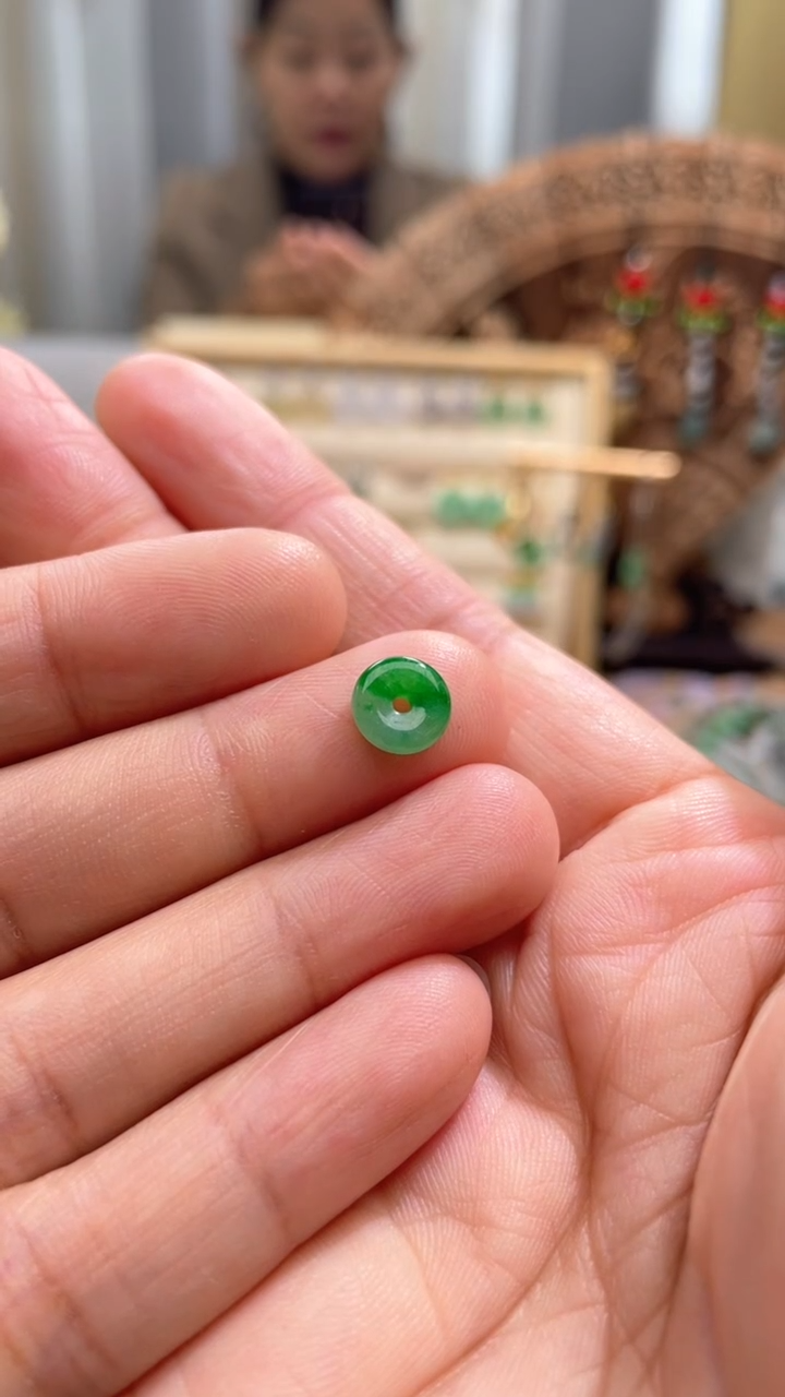 【闪购商品】翡翠颈饰未镶嵌平安扣