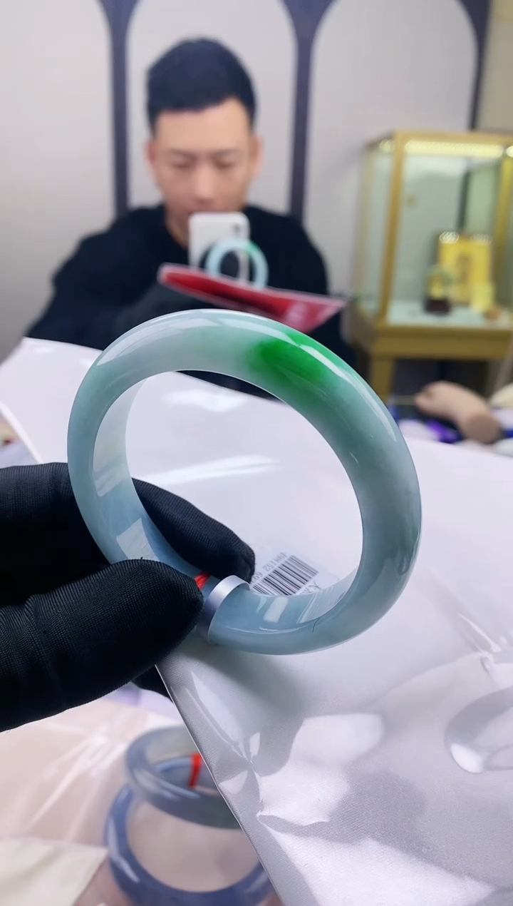 【闪购商品】翡翠手镯未镶嵌             