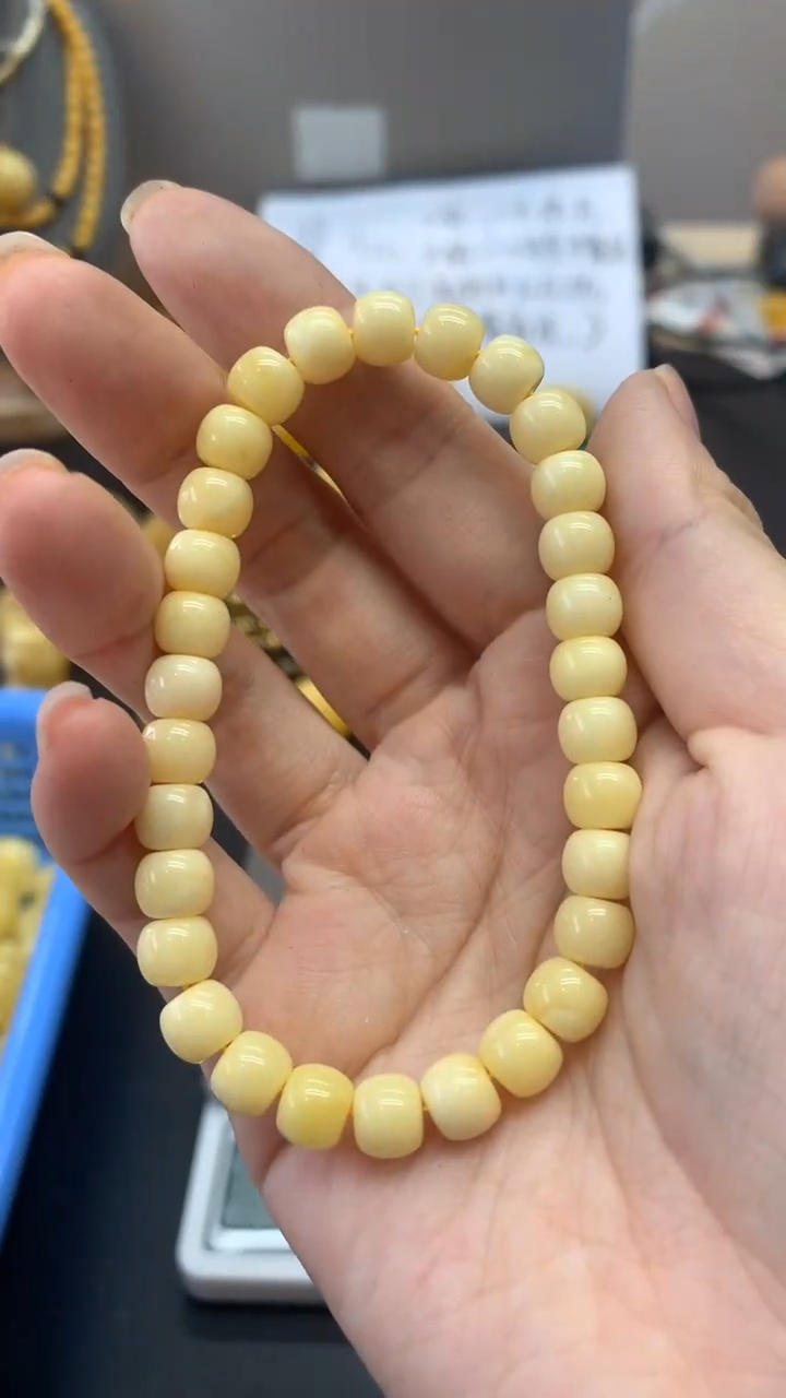 未镶嵌琥珀珠宝奇石1050