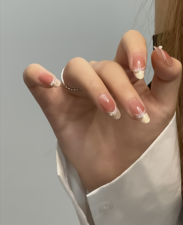 爆闪短款穿戴甲金色猫眼显白纯手工裸色猫眼甲贴穿戴甲秋冬款短款