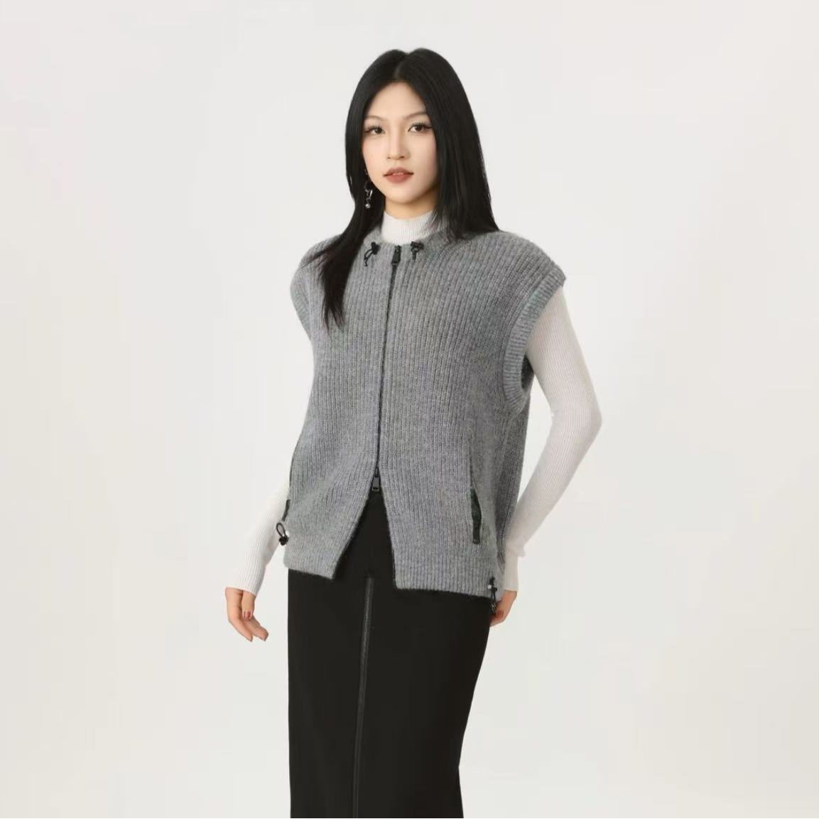 AMASS/阿玛施秋季老钱风松弛感时尚百搭抽绳拉链针织马甲女548051